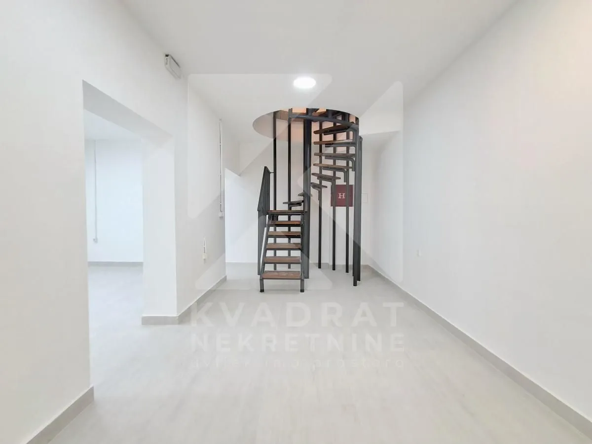 Rent, office space, 64m², Blok 7, Podgorica