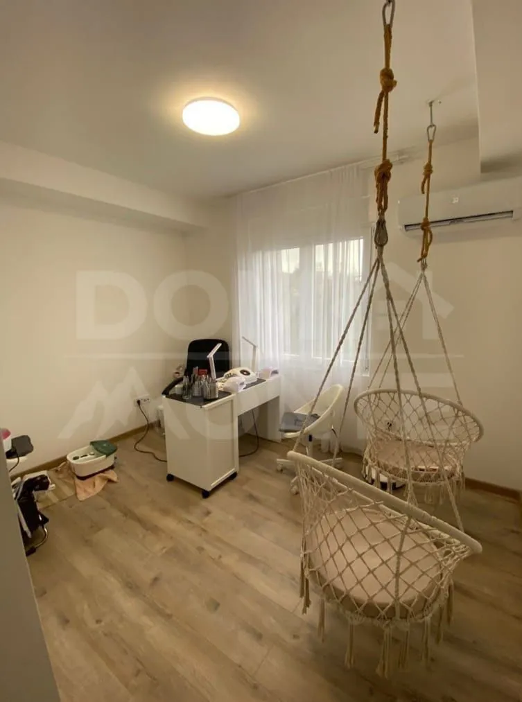 Izdavanje, trosoban stan, 100m², Tivat, Crna Gora
