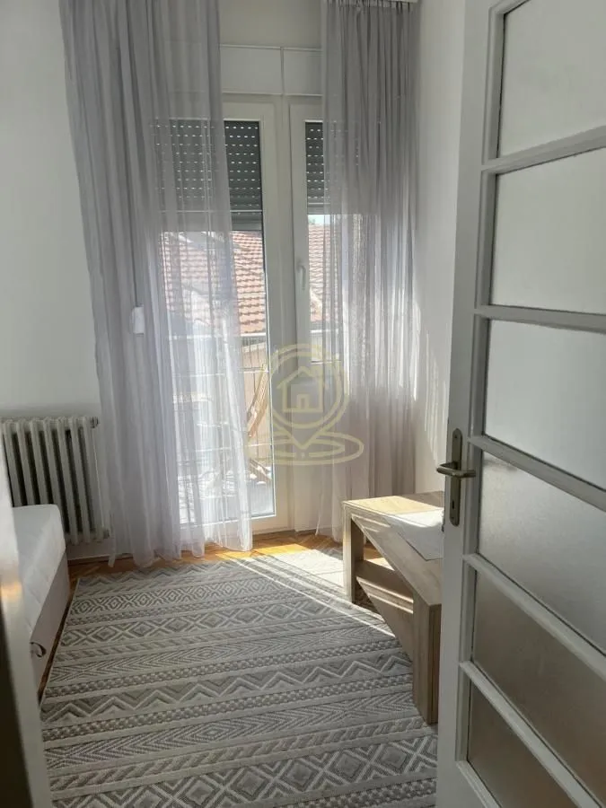 Rent, three bedroom apartment, 61m², Stari Grad, Beograd