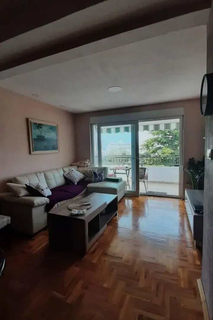 Rent, two bedroom apartment, 60m², Centar, Bar