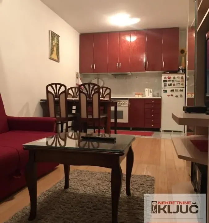 Izdavanje, dvosoban stan, 48m², Bulevar Oslobodjenja, Novi Sad Sve Podlokacije