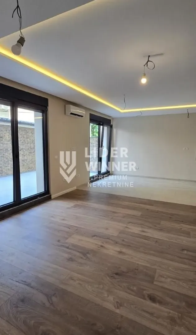 Sale, three bedroom apartment, 67m², Kluz, Zvezdara Sve Podlokacije