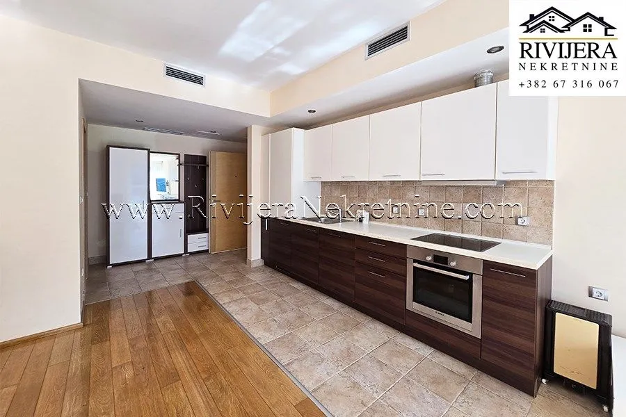 Prodaja, dvosoban stan, 75m², Dobrota, Kotor