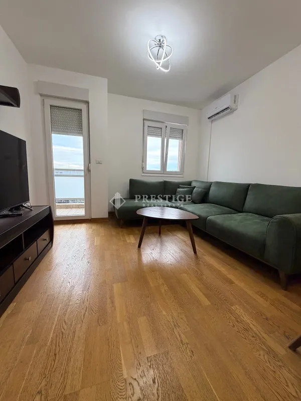 Izdavanje, dvosoban stan, 68m², City Kvart, Podgorica
