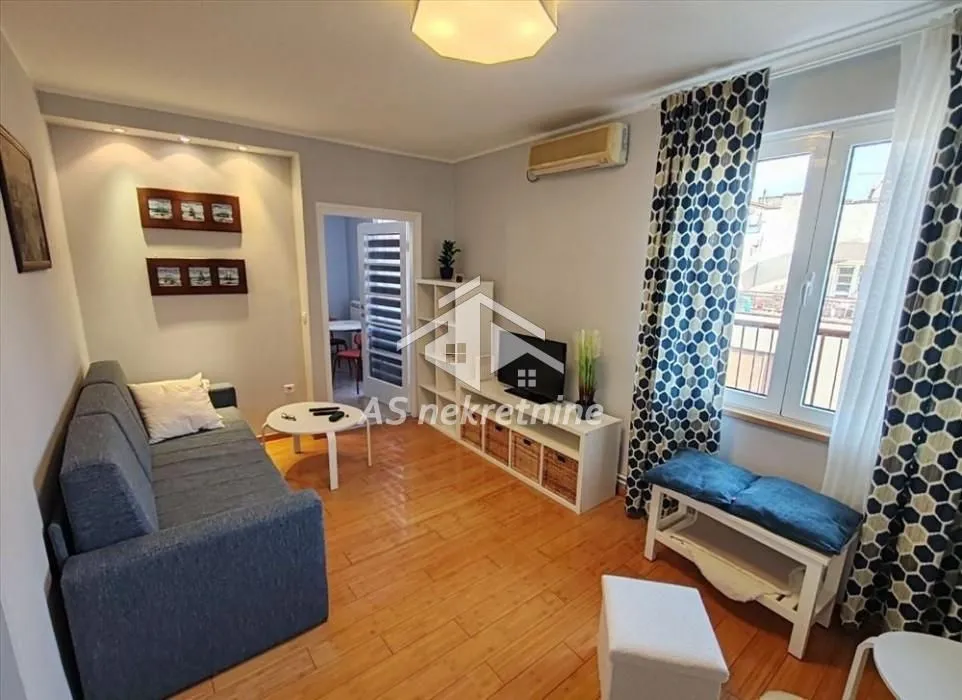 Izdavanje, dvosoban stan, 46m², Stari Grad, Beograd