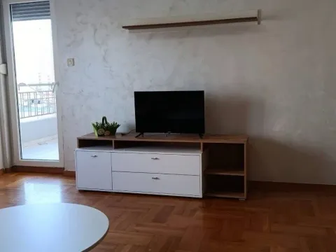 Rent, one bedroom apartment, 52m², Pobrežje, Podgorica - image 7