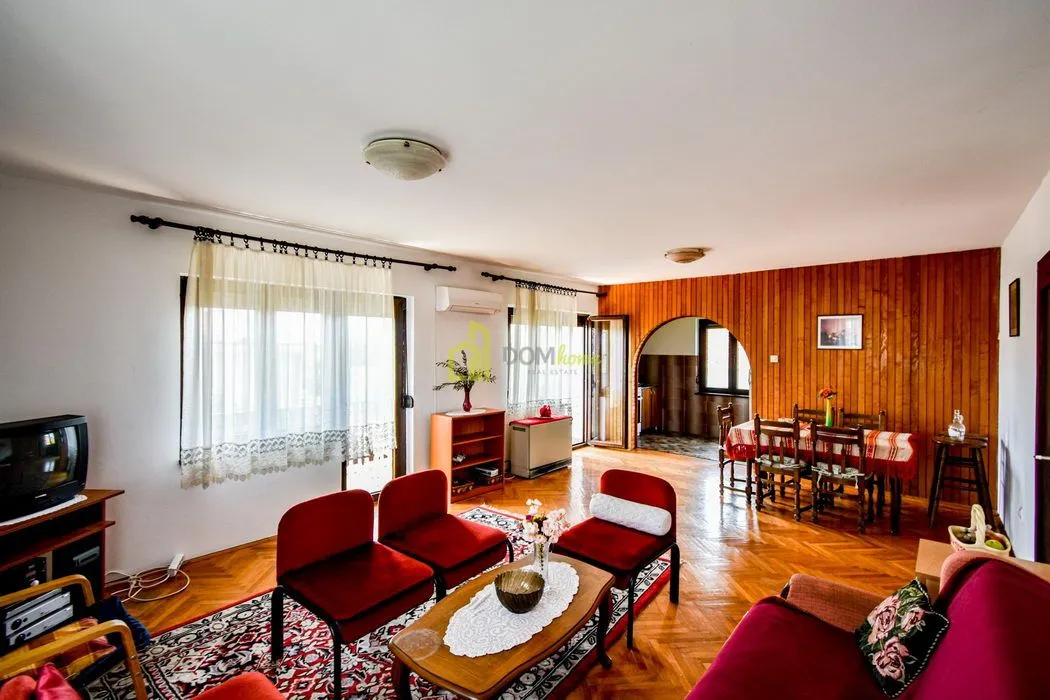 Sale, house, 370m², Tološi, Podgorica