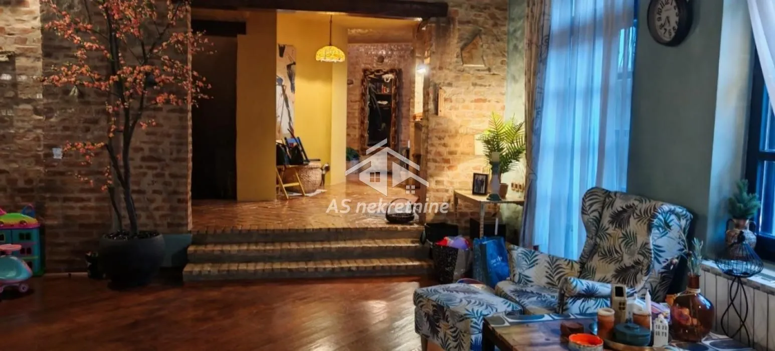 Izdavanje, kuća, 367m², Jajinci, Voždovac Sve Podlokacije