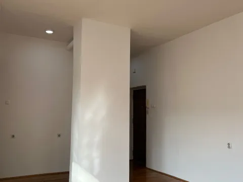 Prodaja, jednosoban stan, 37m², Centar, Podgorica - image 2