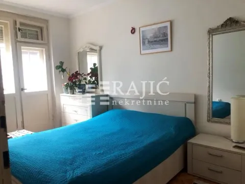 Furnished bedroom with a double bed and a window. - image 6