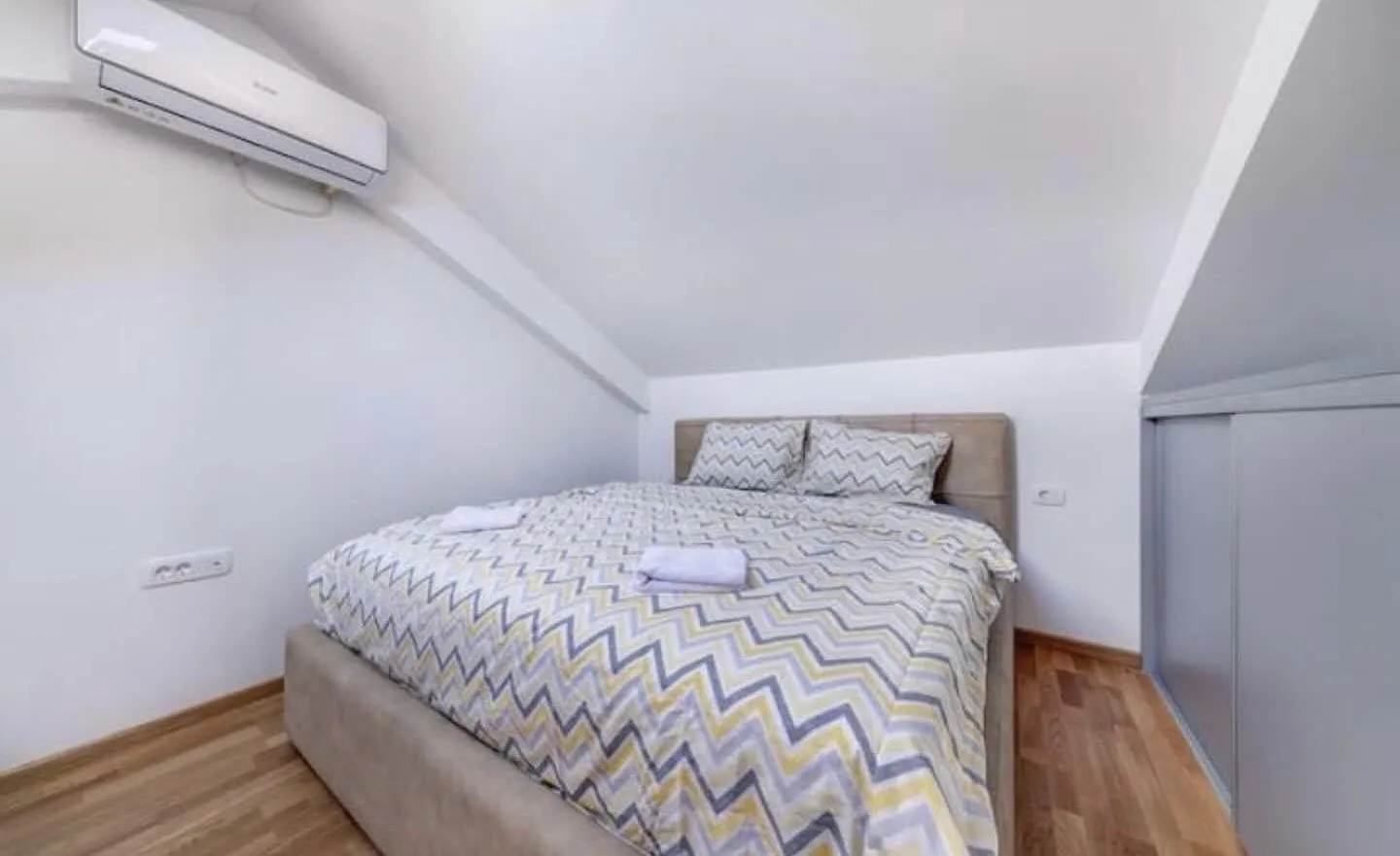 Izdavanje, dvosoban stan, 70m², Pobrežje, Podgorica