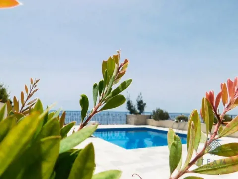 Izdavanje, kuća, 180m², Reževići, Budva - image 24