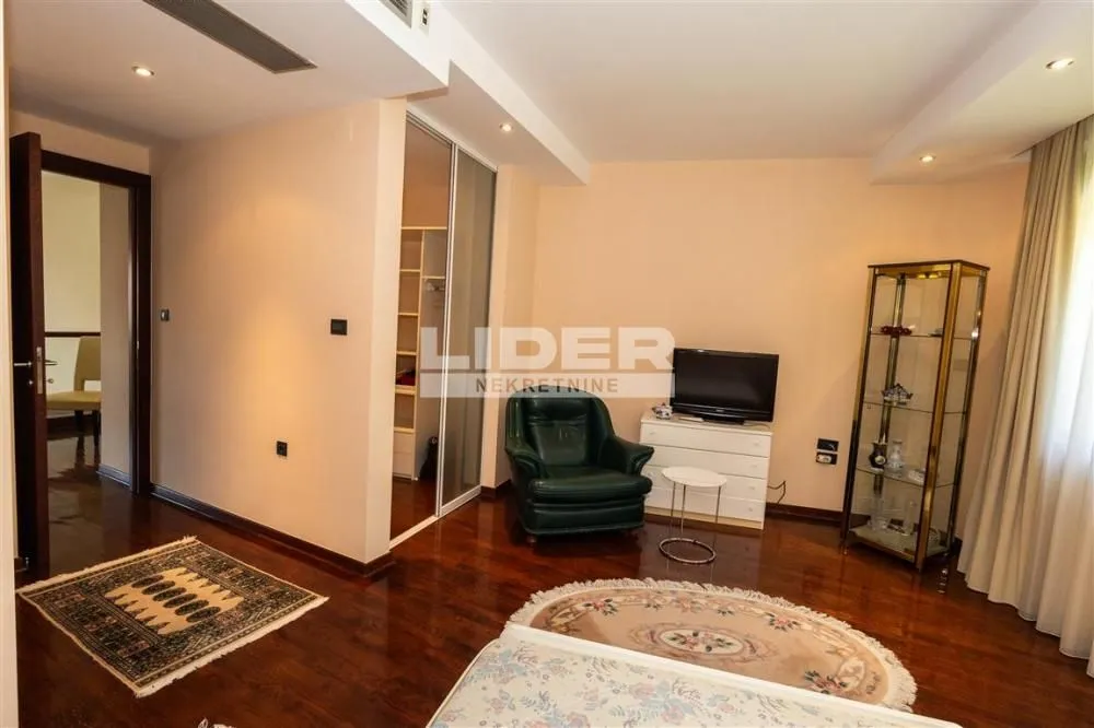 Sale, house, 600m², Savski Venac, Beograd