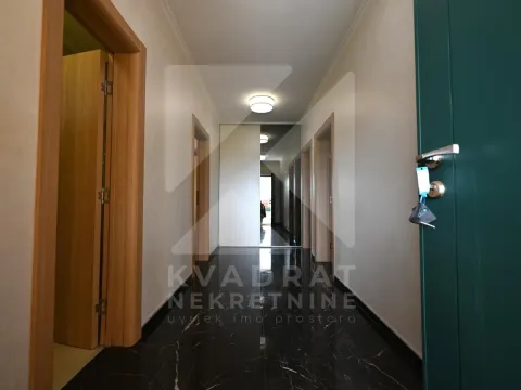 Prodaja, kuća, 200m², Rogami, Podgorica - image 14