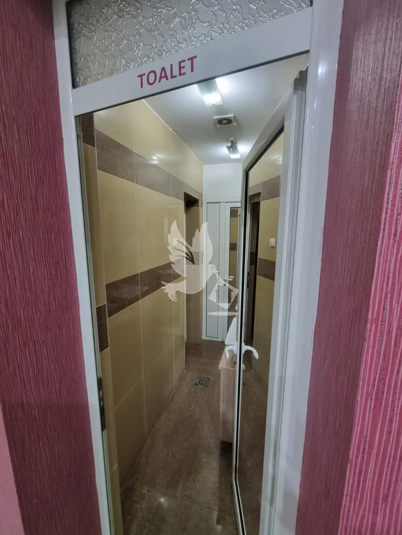 Izdavanje, poslovni prostor, 80m², Centar Sve Podlokacije, Beograd