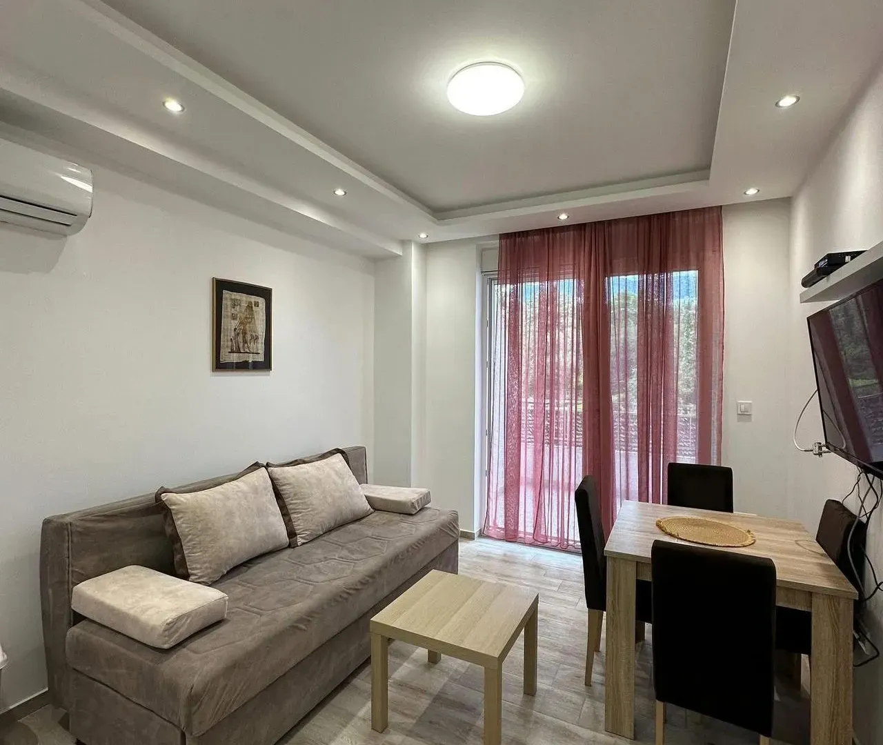 Rent, one bedroom apartment, 42m², Centar, Tivat
