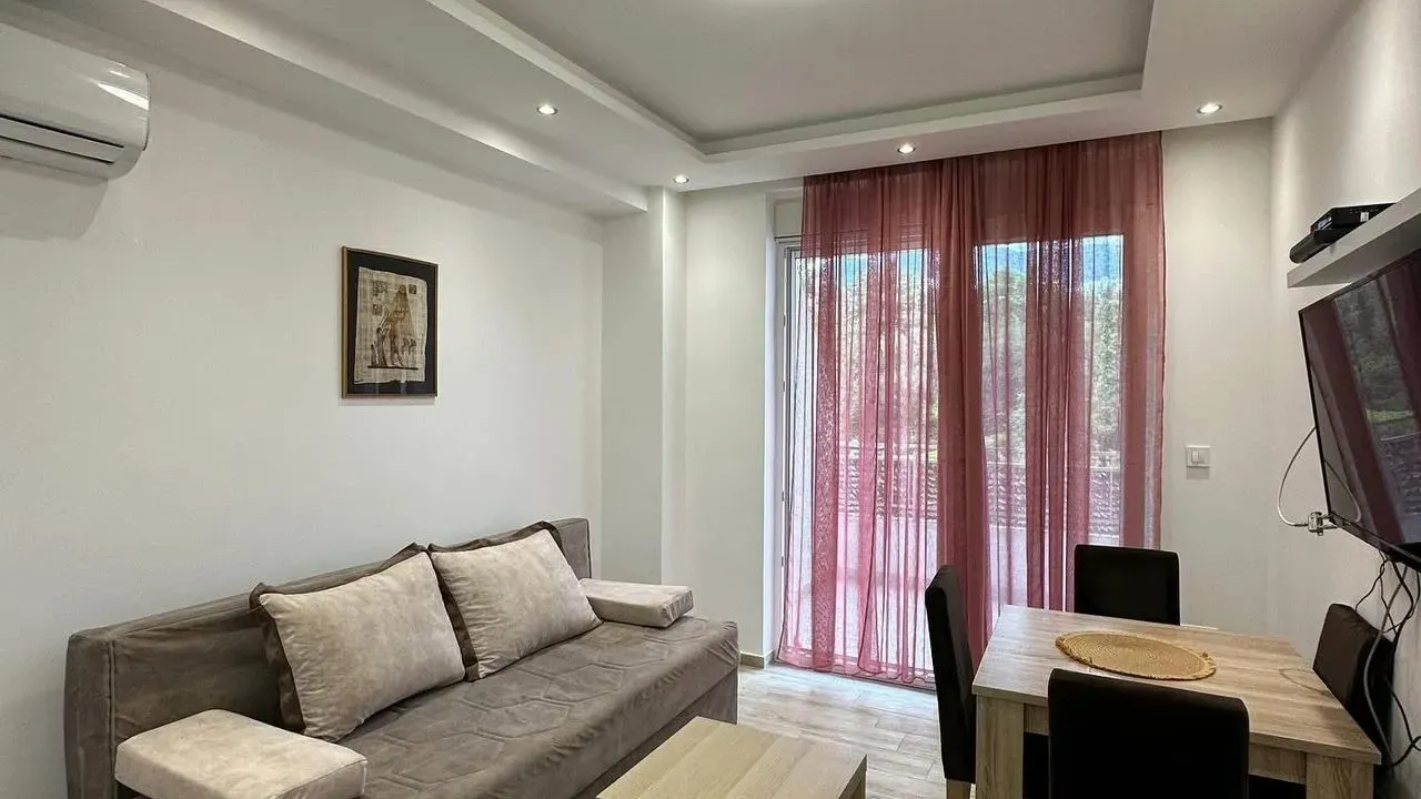Rent, one bedroom apartment, 42m², Centar, Tivat
