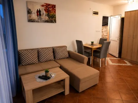 Izdavanje, jednosoban stan, 38m², Baošići, Herceg Novi - image 5