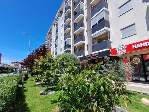 Sale, two bedroom apartment, 73m², City Kvart, Podgorica - image 17
