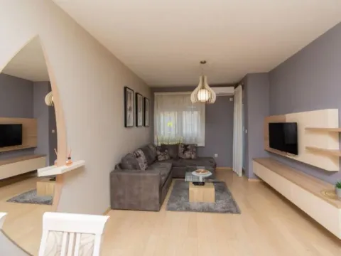 Izdavanje, jednosoban stan, 47m², City Kvart, Podgorica - image 1