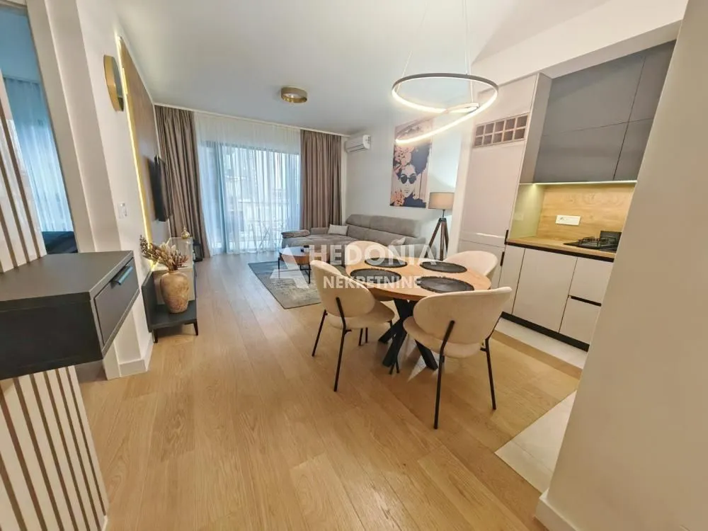 Izdavanje, dvosoban stan, 54m², Savski Venac, Beograd