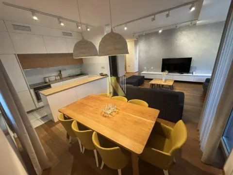 Izdavanje, četvorosoban stan, 102m², Centar, Novi Sad - image 3