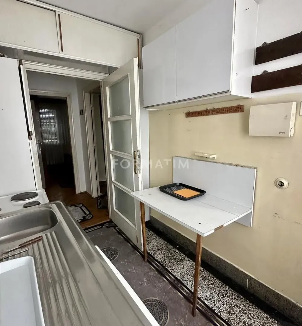 Izdavanje, dvosoban stan, 64m², Vračar Sve Podlokacije, Beograd