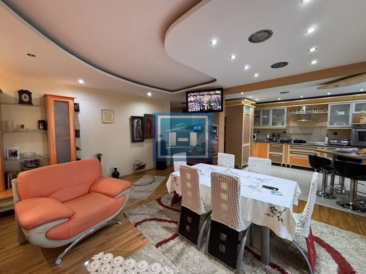 Prodaja, četvorosoban stan, 111m², Centar, Jagodina