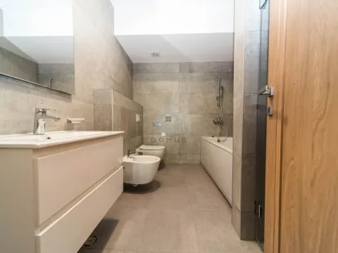 Izdavanje, četvorosoban stan, 130m², Master Kvart, Podgorica - image 5