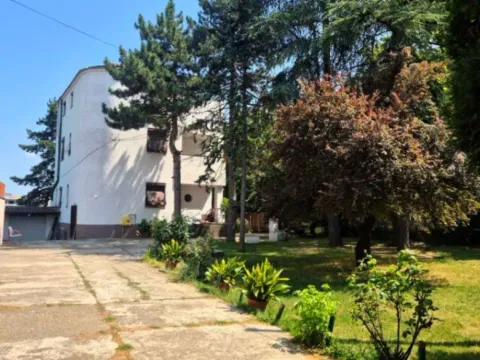Sale, house, 402m², Zemun Kalvarija, Zemun Sve Podlokacije
