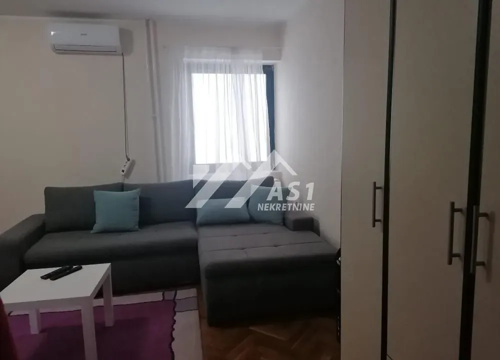 Izdavanje, jednosoban stan, 39m², Centar, Novi Sad