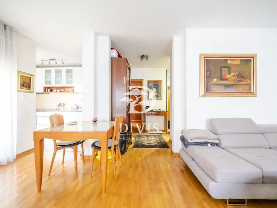 Sale, apartment, 83m², Neimar, Vračar Sve Podlokacije