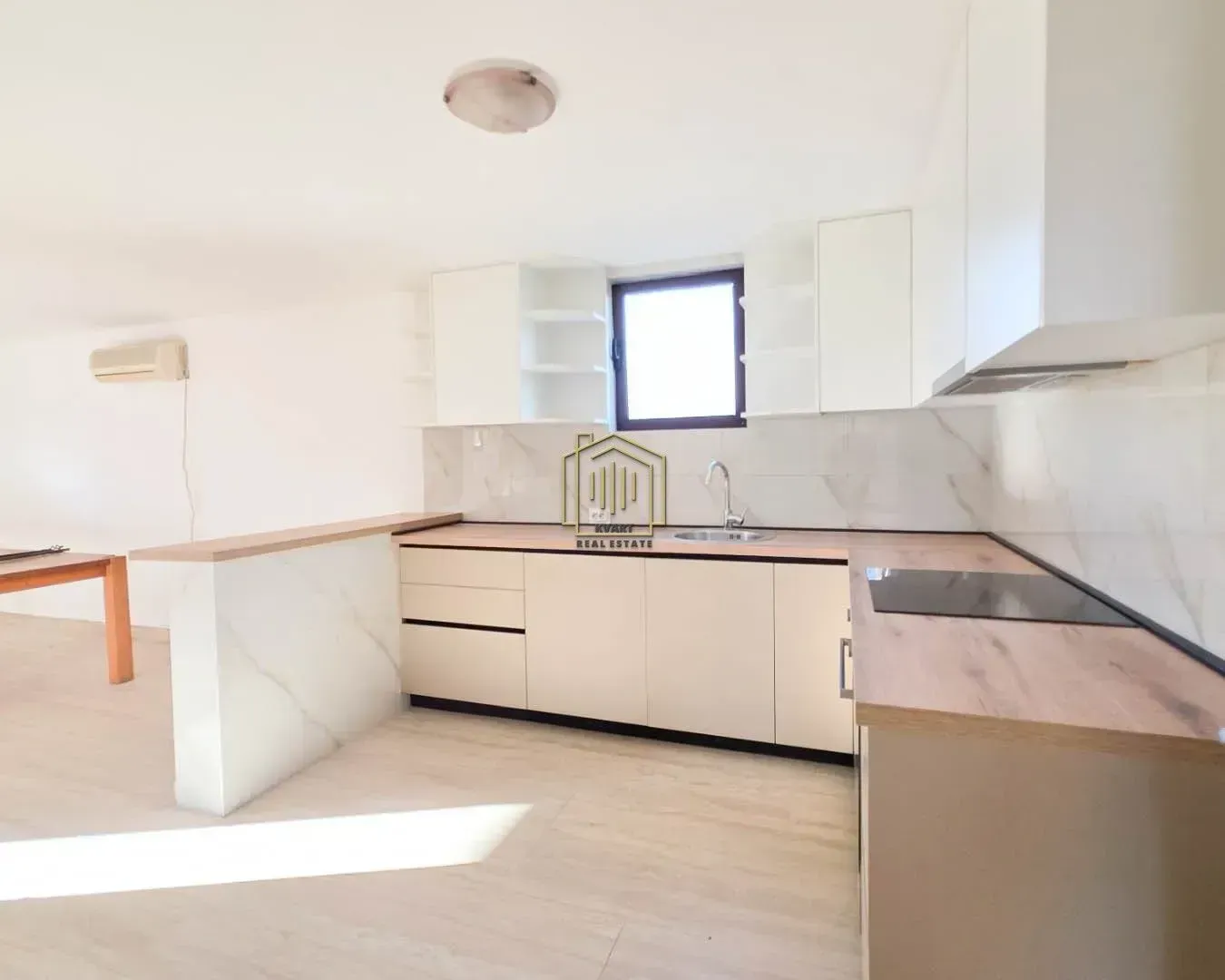 Prodaja, kuća, 350m², Zlatica, Podgorica