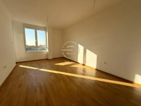 Prodaja, trosoban stan, 62m², Bulevar patrijarha Pavla, Novi Sad Sve Podlokacije - image 1