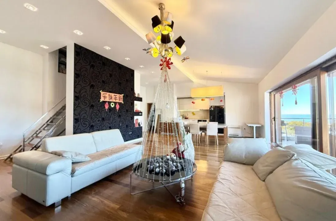 Prodaja, trosoban stan, 191m², Kamenovo, Budva