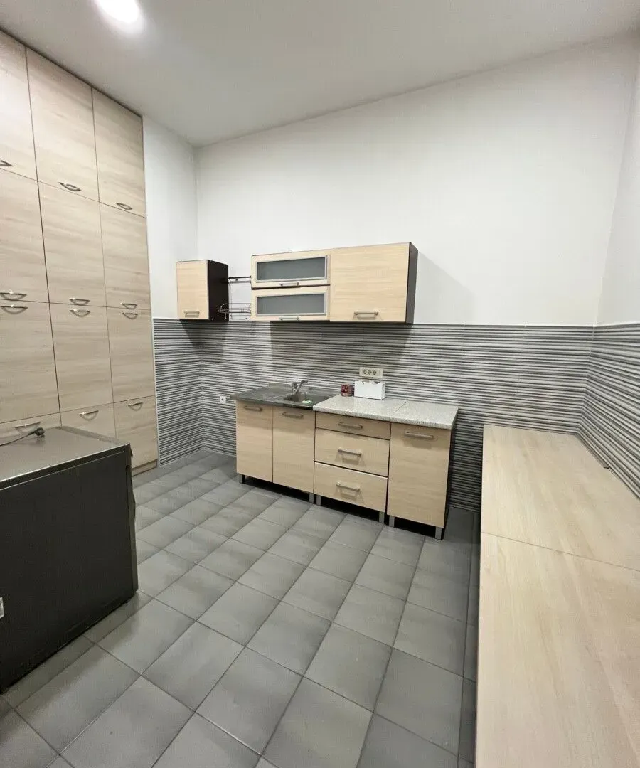 Rent, office space, 347m², Krivi Most, Podgorica