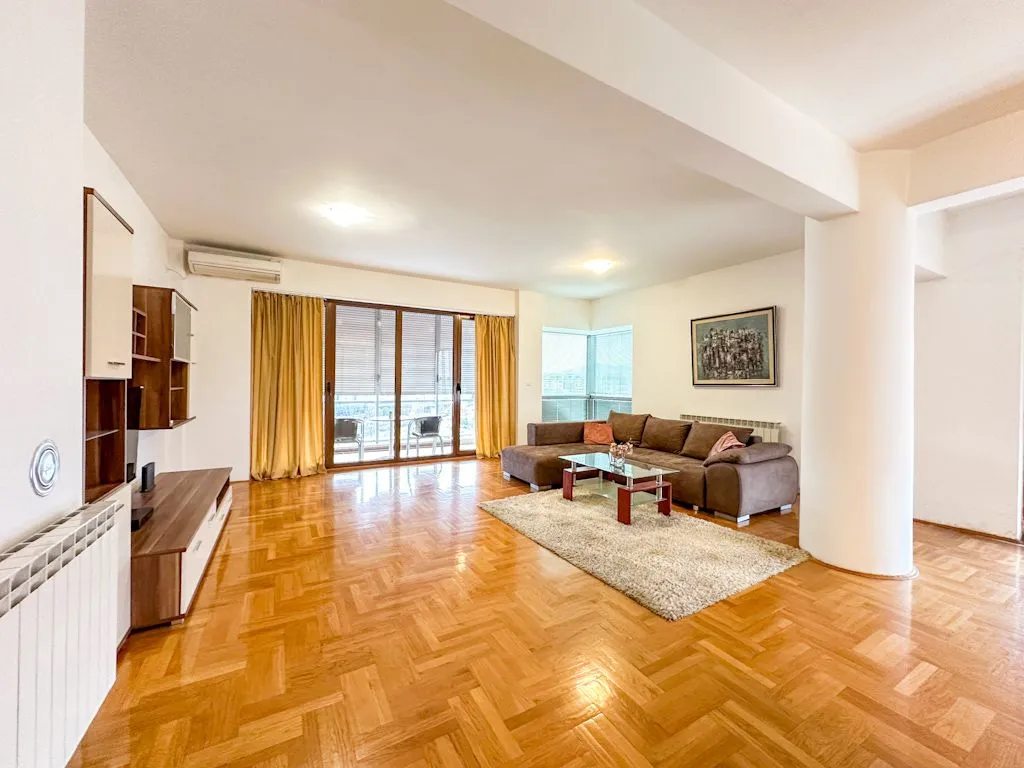 Izdavanje, dvosoban stan, 100m², Preko Morače, Podgorica