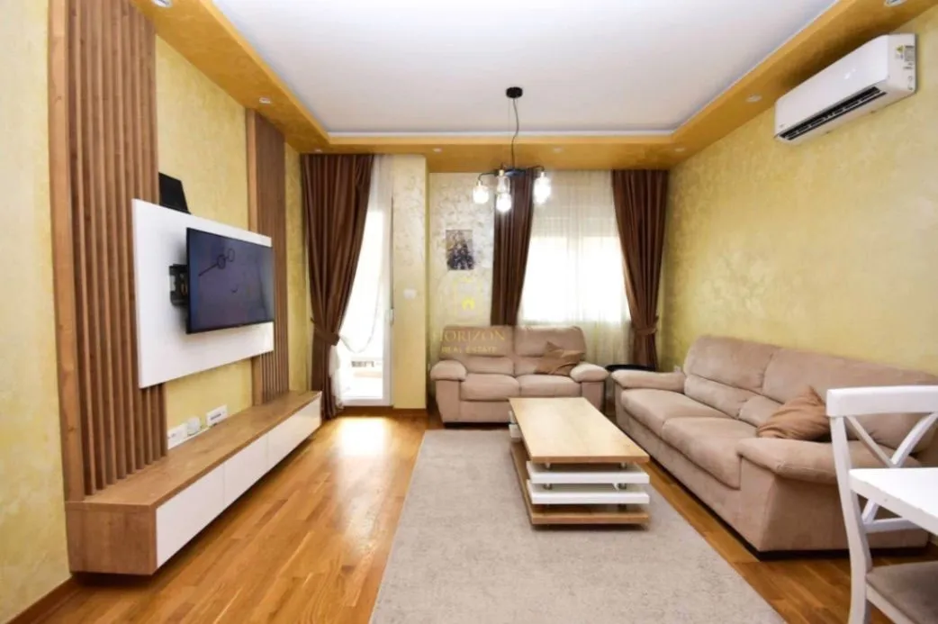 Izdavanje, dvosoban stan, 65m², City Kej, Podgorica