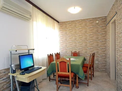 Izdavanje, kuća, 170m², Reževići, Budva - image 22