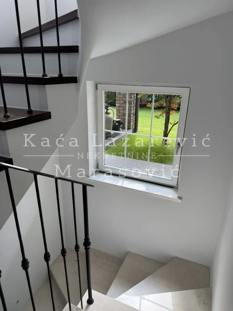 Sale, house, 275m², Crveni Krst, Beograd