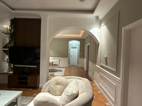 Izdavanje, trosoban stan, 130m², Centar, Tivat - image 3