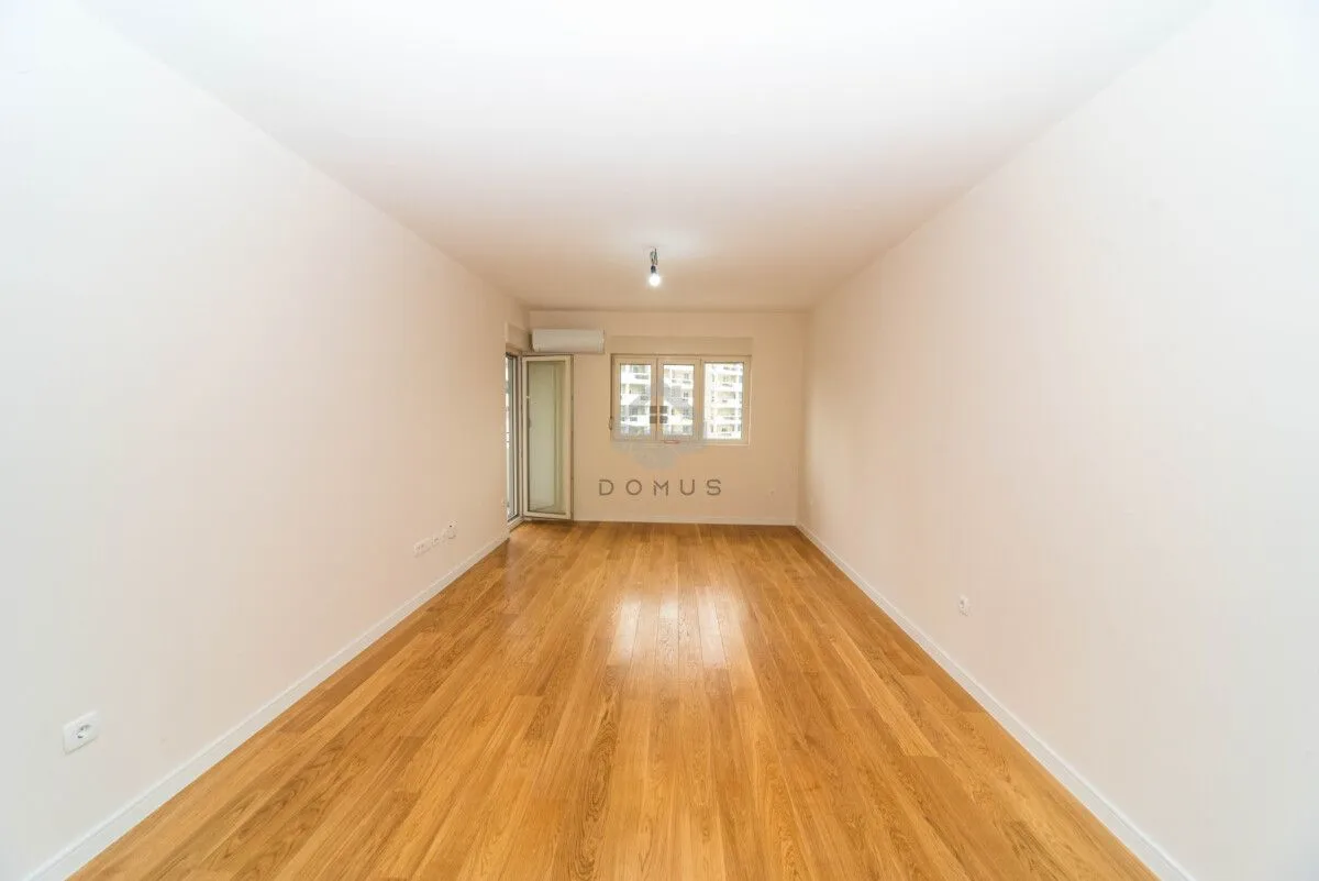 Izdavanje, poslovni prostor, 49m², Central Point, Podgorica