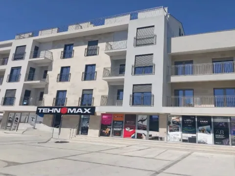 Prodaja, trosoban stan, 236m², Centar, Tivat - image 5
