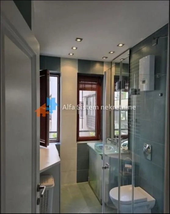 Izdavanje, trosoban stan, 86m², Kalenić Pijaca, Vračar Sve Podlokacije