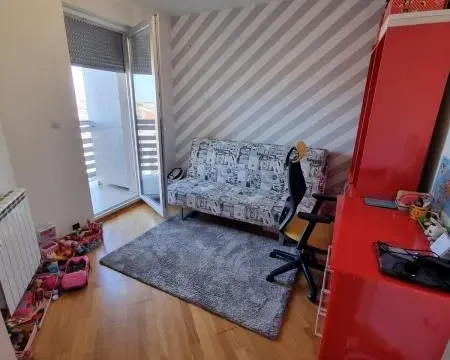 Izdavanje, četvorosoban stan, 100m², Centar, Novi Sad - image 15