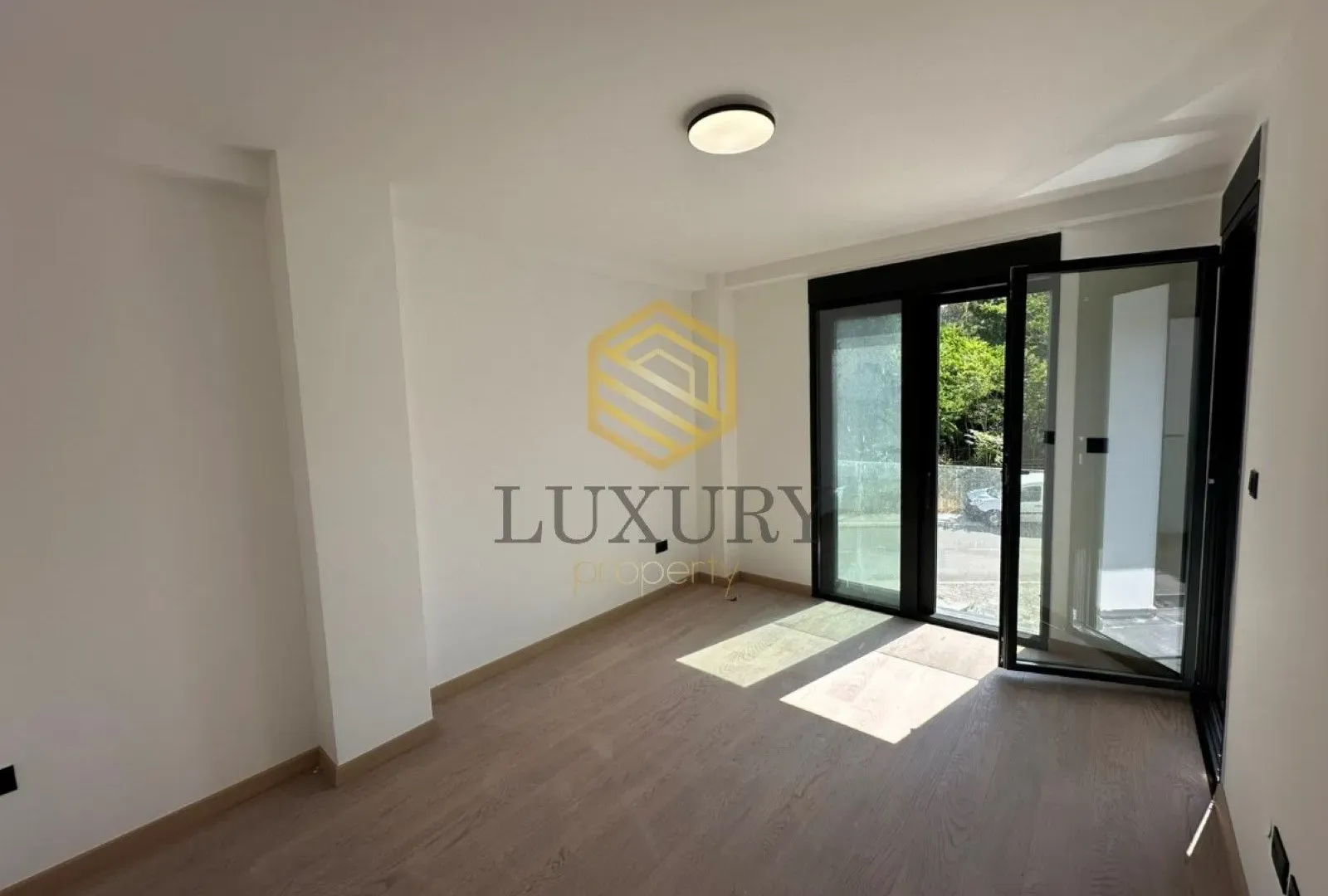 Izdavanje, trosoban stan, 111m², Zagorič, Podgorica