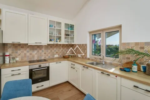 Sale, two bedroom apartment, 158m², Tivat, Crna Gora - image 13