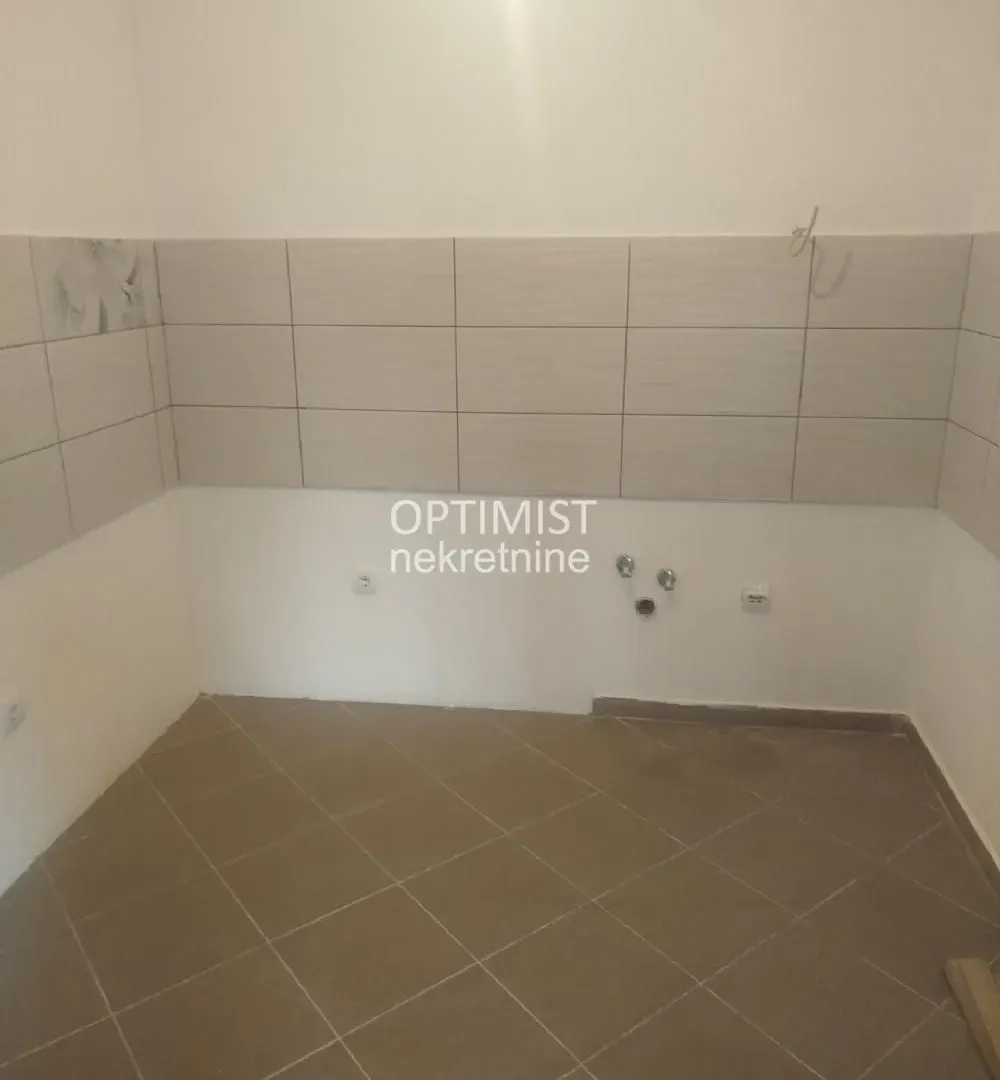 Izdavanje, trosoban stan, 70m², Borča 1, Borča Sve Podlokacije