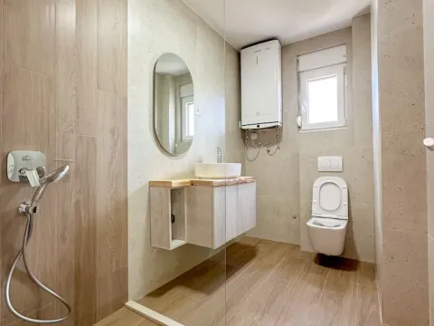 Prodaja, četvorosoban stan, 160m², Drač, Podgorica - image 16