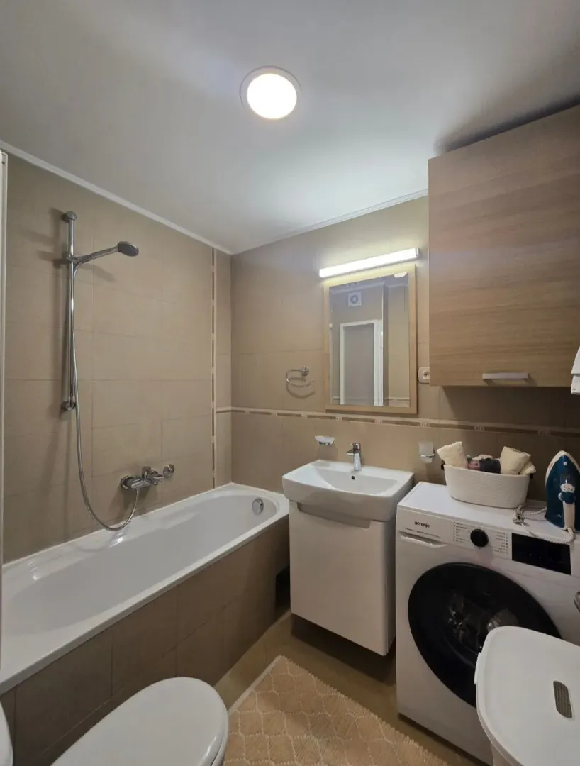 Izdavanje, dvosoban stan, 72m², Blok 6, Podgorica